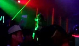 外国酒吧视频在线观看